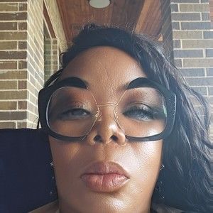 Meet your Posher, Carla